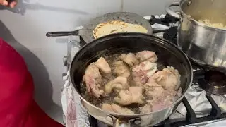 Preparando Carnes de Cerdo con Tortillas 
