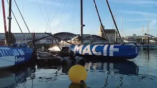 Vendee Globe IMOCAs с воды. Видео Кристофа с надувной лодки в бассейне Ле-Сабль-д'Олон.