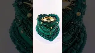 Emerald green embroidery evil eye cake #customcake #cakedecorating #evileyecake #embroiderycake