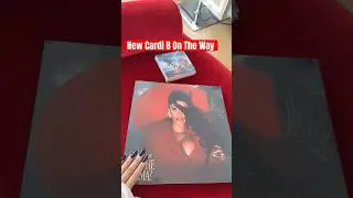Cardi B is signing vinyls and cds all day #tamtonight