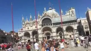 Rundgang durch den Markusplatz in Venedig