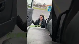 ВЗЯЛ СВОЙ ПЕРВЫЙ LOT LIZARD 🦎 В ПОЛУАВТОМОБИЛЕ 🚛 #lotlizard #semi #viral #trucker #classacdl #cdl