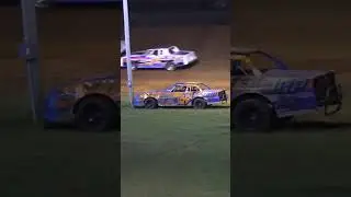 Who put that pole there? 😅