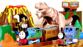 迫力の恐竜 ティラノサウルス！カプセルプラレール きかんしゃトーマス 大発見！恐竜パーク編 全17種 特別仕様のトーマス&ミリー 火山トンネルも最高！ジュラ紀にきたみたい☆