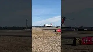 Delta B717 Landing 30 knot Gust #aviation #boeing #planespotting #airport