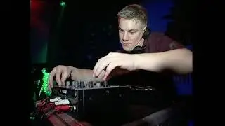 dj Charlie Tear (London) в клубе 