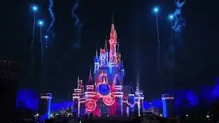 Tokyo Disneyland - Marvel Comics Projection Mapping