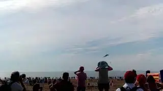 VULCAN XH558 Bombing Swimmers Ears, Banking and Long Howl into the sun with stall power flare