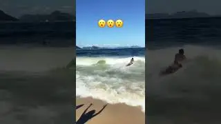 Agarr&oacute; la ola y sali&oacute; volando #shorts