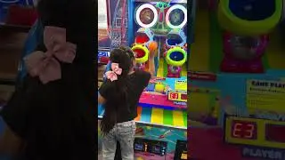 En chuck E cheese #games #juegos #cumplea&ntilde;os #birthday #kids