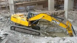 JCB crawler JS205