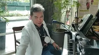 Doctor sings &ldquo;Maybe You Should Know&rdquo; by Kenny Rogers (1982)