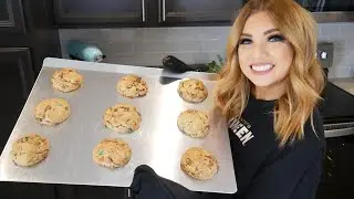 COOKING WITH COURTNEY IS BACK!!! (the best cookies you'll ever eat)