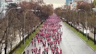 Thousands of Santas race through Madrid for charity