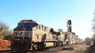 NS ES44DC Gevo #7528 leads 203 w/ friendly crew