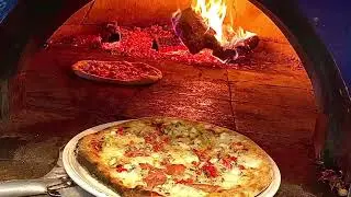Visit 900 Degrees this Holiday Season