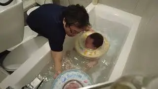 First Time Neck Floating (Sub : Mission Fail)   #cute #twinbaby #twinlife #baby #cutebaby