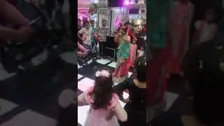 Shadi me dance  krte huvr