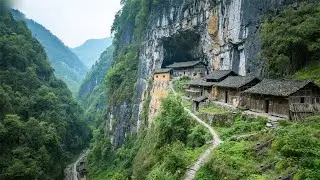 徒步两小时探访铜仁古村寨，坐落在数百米崖壁之下，自给自足仿佛桃源仙境【乡村阿泰】