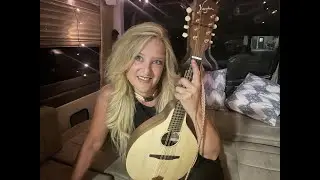 Everybody Loves a Luthier.