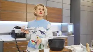 Полина Киценко готовит тыквенный суп