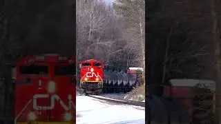 CN SD70M-2 rounds the curve #shorts