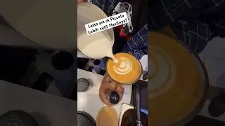 Latte Art Di Kopi Piccolo Lebih Sulit Hasilnya? #barista #kopititan #latteart #kopi #coffee #cafe