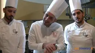 Baccalà, emulsione di fagiolo poverello, peperoni in osmosi e polvere  di olive nere