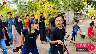 Tingkah Usil Sisi Tibola Menggoda Ojan MHS yang sedang main suling