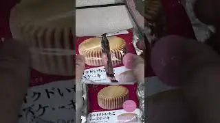 297円のローソンの生ベイクドいちごのチーズケーキを切りました。　#ローソン　#チーズケーキ　#いちご　#生ベイクド