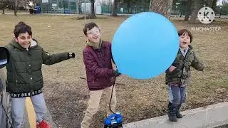 pumping a huge balloon popping #balloon#canada#balloon blowing