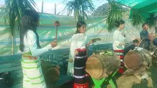 Женская барабанщица