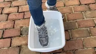 These fashionable Dannto snow boots beat the water test! #ad