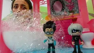 PJ Maskeliler oyuncak Romeo ve Aykız Sevcan'ın otelinde yaramazlık yapıyor.