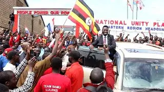 Obunkenke nga Robert Kyagulanyi agulawo office za NUP e'iganga.Asabye Kadaga abegateko.