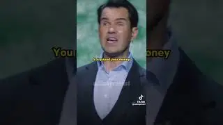 COMEDIAN Roasts one of the audience - (Racks mom🤣🤣)