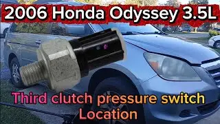 Расположение датчика давления третьей муфты сцепления на Honda Odyssey 3.5L 2005-2010 годов выпус...
