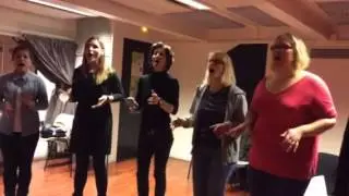 ExchoLive chante