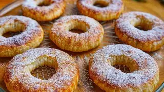 DONUTS DE MANZANA CON HOJALDRE 🍎🍩 SOLO 4 INGREDIENTES | POSTRE F&Aacute;CIL Y R&Aacute;PIDO