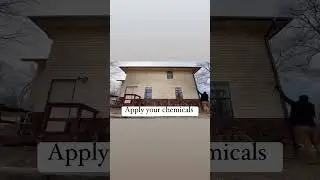 Soft washing vinyl siding with 2.5 gpm #smallbusiness #tulsa #pressurewashing #cleaning #howto