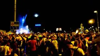 Zurich - Street Parade 7 (13.09.2011) - ...to the Future Sound Stage, crossing the bridge crowded