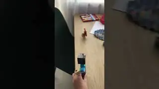Steve cade și se sparge.