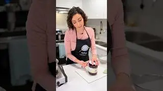Вот как открыть застрявшую крышку банки.