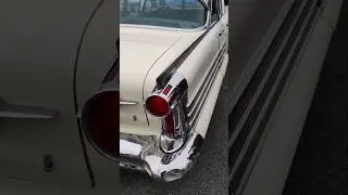 Oldsmobile Super 88 1958 года выпуска #антикварный #автомобиль #короткиефрагменты