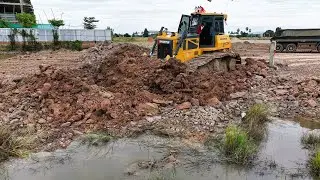 Machines BUlldozer DH17C3 Skill Perfectly Building Road Construction Over Water Using Stones Pushing