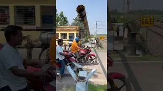 Indian railway gate open time just reality scene, #train #railgate #traingadi #shorts ￼￼