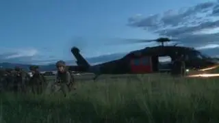 Proceso de embarque y desembarque de personal en Helicópteros de Asalto Aéreo UH-60L Black Hawk