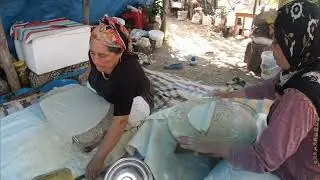 Yaylada komşularla yufka (köy ekmeği) yaptık