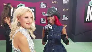 CMT Awards 2023: Reyna Roberts on aqua carpet | FOX 7 Austin