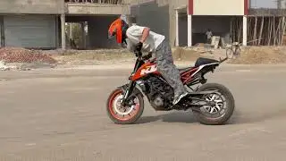 Rolling Burnout on KTM 250 #bikestunt #bikestunts #trending #stunt #stunts #burnout #duke250 #ktm